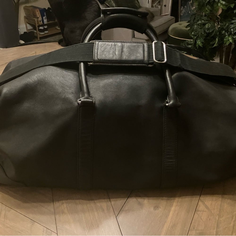 Coach Leather 5409 Travel Bag with detachable strap- this is a forever piece! - Picture 4 of 8